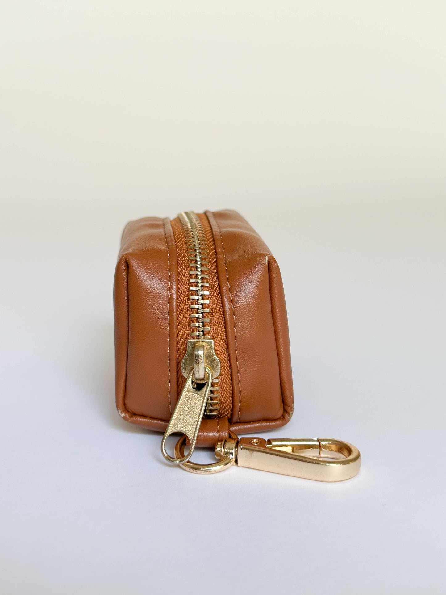 The Classic Waste Bag Holder - Saddle (Gold Hardware)